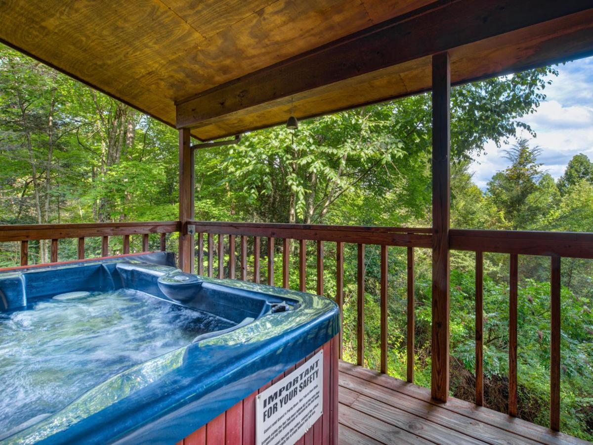 Between Here & There, 3 Bedrooms, Sleeps 6, Views, Hot Tub Gatlinburg Exterior photo